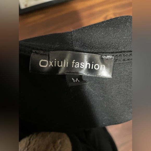 Black and floral sleeveless dress! (Knee length) - Picture 3 of 3